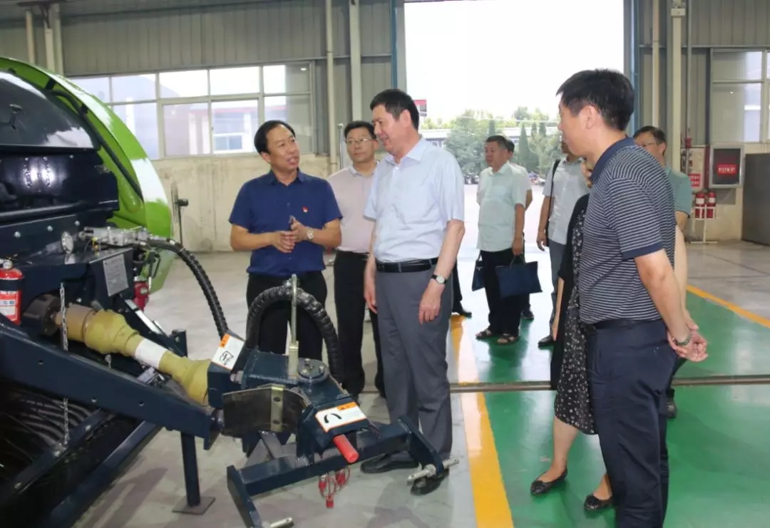 新鄉(xiāng)市工信委黨組書記、主任杜家武一行到花溪公司調研